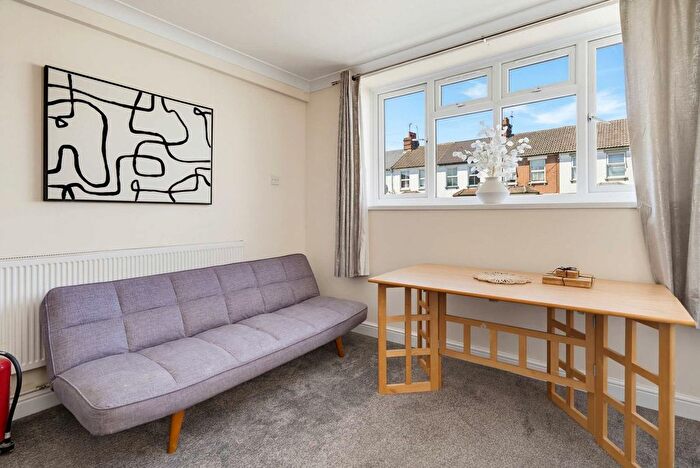 Studio To Rent In Aylesbury, HP19
