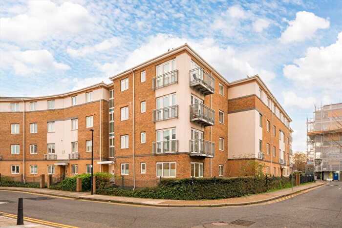 2 Bedroom Flat For Sale In Morton Close, Shadwell, E1