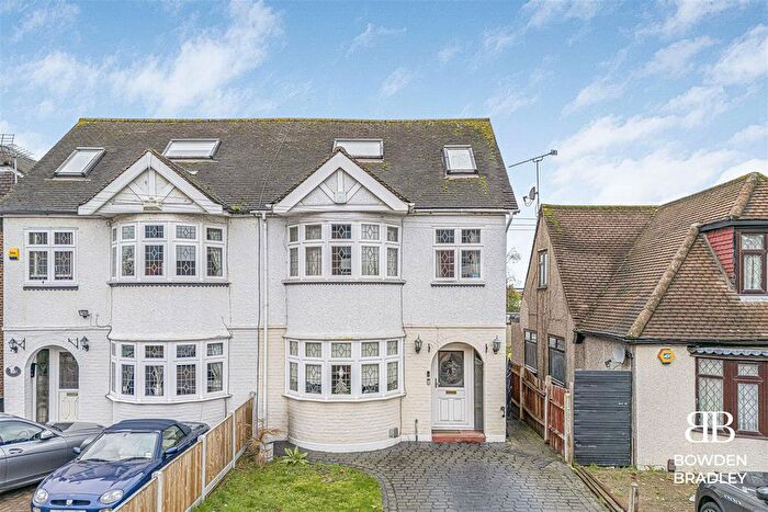 4 Bedroom Semi Detached House For Sale In The Glade, Clayhall, IG5