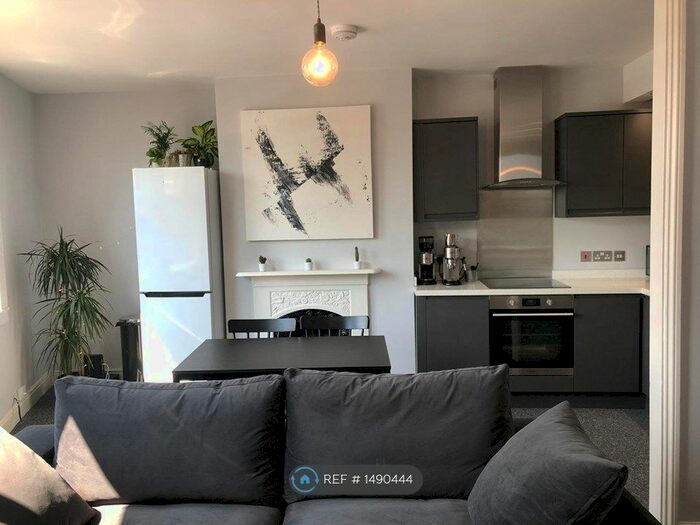 1 Bedroom Flat To Rent In Bedford Hill, London, SW12