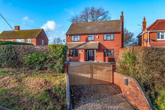 3 Bedroom Detached House For Sale In Wood Lane, Fairfield, Bromsgrove, Worcestershire, B61