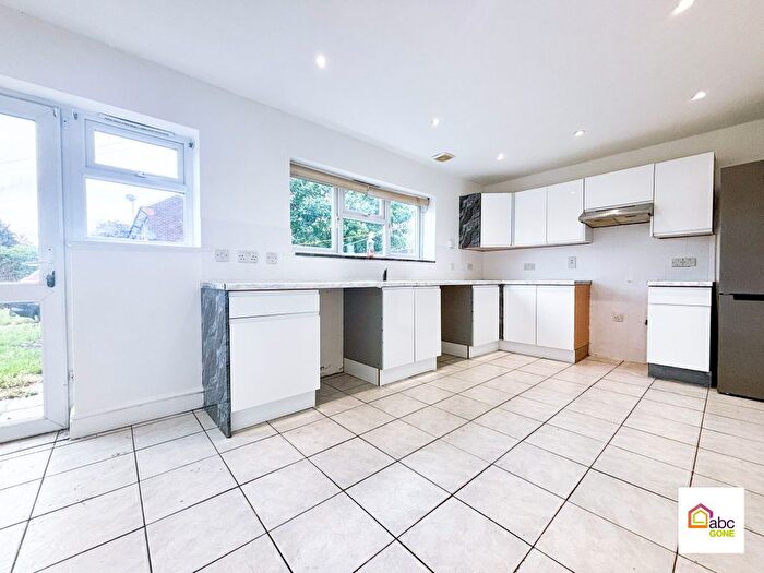 4 Bedroom Semi-Detached House To Rent In Limbourne Avenue, Chadwell Heath, Hx, Uk, RM8