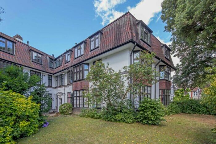 2 Bedroom Flat For Sale In Surbiton Crescent, Surbiton, KT1