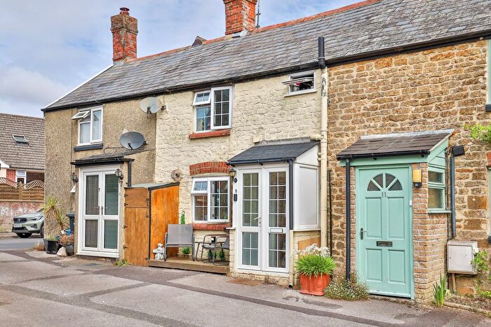 1 Bedroom Terraced House For Sale In Lang Road, Crewkerne, Somerset, TA18