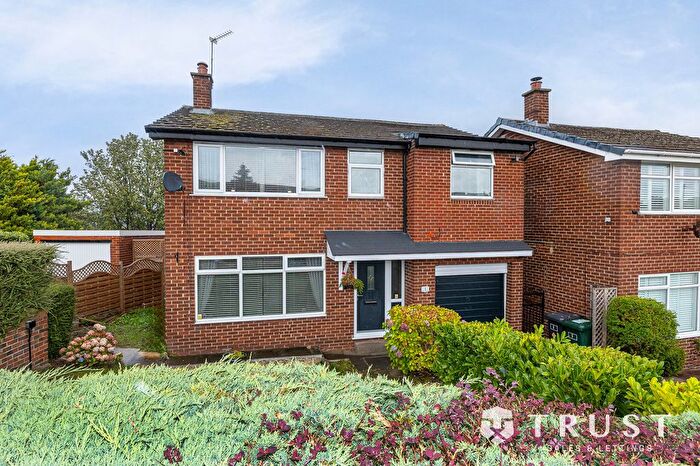 4 Bedroom Detached House For Sale In Headlands Close, Liversedge, WF15