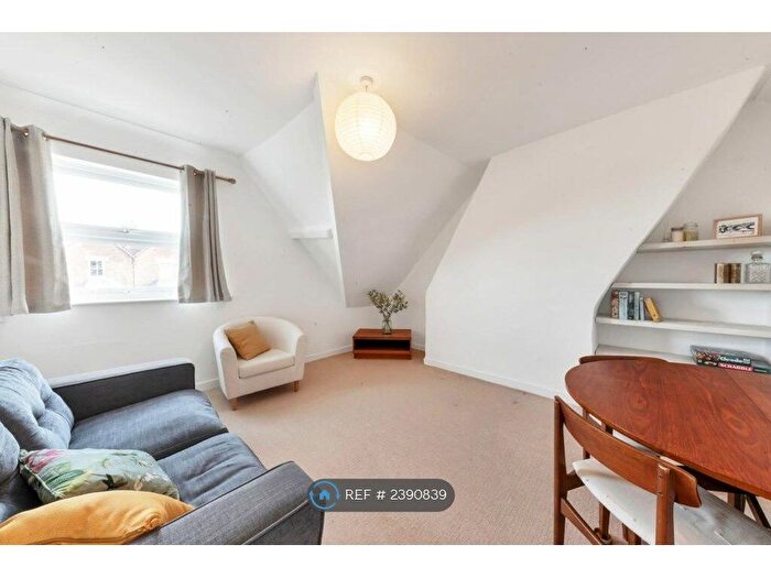 1 Bedroom Flat To Rent In Old North Road, Royston, SG8