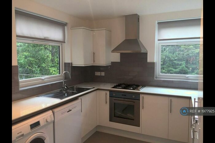 2 Bedroom Flat To Rent In Princess Court, Bromley, BR1