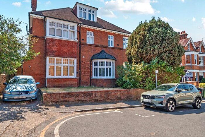 2 Bedroom Flat For Sale In Claremont Gardens, Surbiton, KT6