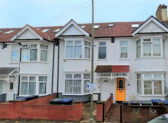 5 Bedroom Semi-Detached House To Rent In Babington Road, London, NW4