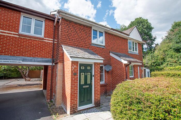 3 Bedroom Terraced House To Rent In Victoria Road, Guildford, GU1
