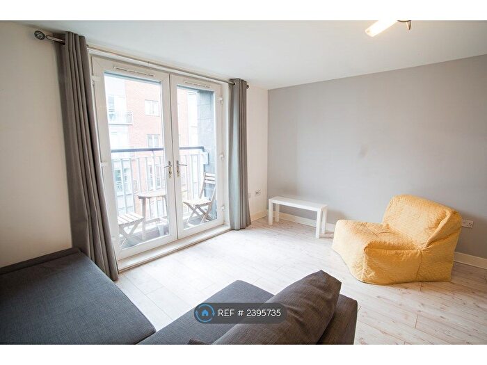 2 Bedroom Flat To Rent In Worsdell Drive, Gateshead, NE8