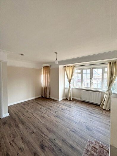 2 Bedroom Maisonette To Rent In Castleview Road, Weybridge, KT13