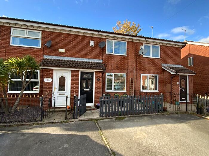 2 Bedroom Terraced House For Sale In James Niven Court, Hull, HU9