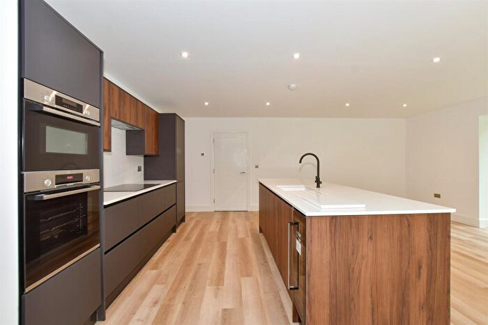 4 Bedroom Detached House For Sale In Station Road, Dover, Kent, CT15