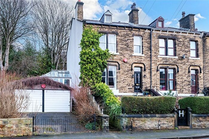 3 Bedroom Terraced House For Sale In Armitage Road, Milnsbridge, Huddersfield, West Yorkshire, HD3