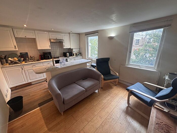 3 Bedroom Flat To Rent In Kings Cross Road, Kings Cross, WC1X