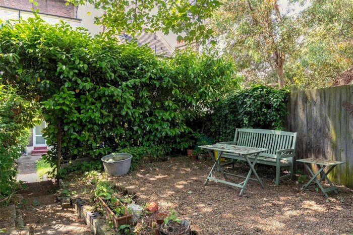 2 Bedroom Apartment For Sale In Woodland Road, London, SE19