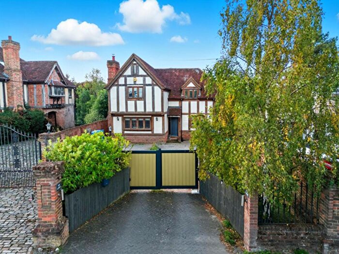 4 Bedroom Detached House For Sale In Oak Hill Road, Stapleford Abbotts, Essex, RM4