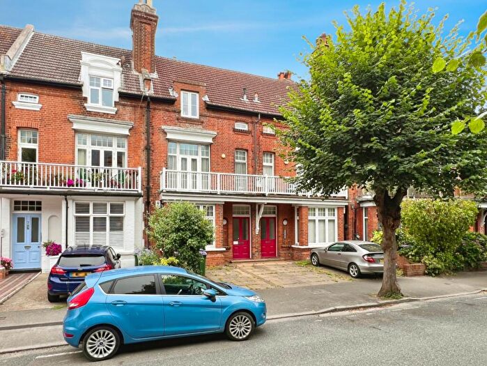 1 Bedroom Flat For Sale In Douglas Avenue, Hythe, CT21