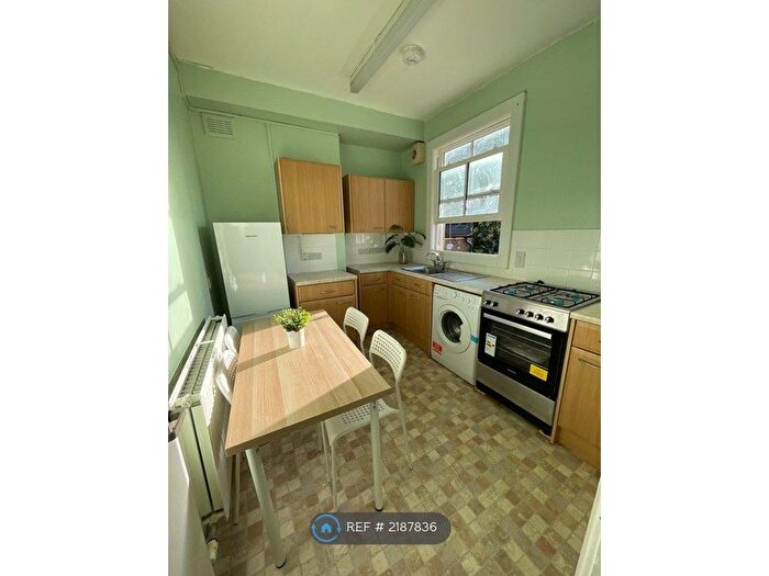 3 Bedroom Flat To Rent In Portnall Road, London, W9