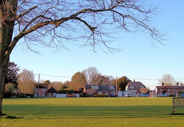 4 Bedroom Link Detached House For Sale In Highfield, Ashampstead, Reading, Berkshire, RG8