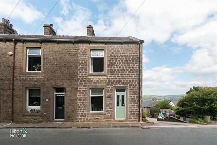 3 Bedroom End Of Terrace House For Sale In Manchester Road, Barnoldswick, BB18