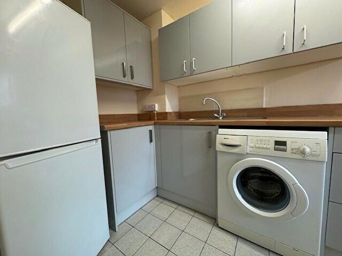 2 Bedroom Apartment To Rent In Wyndham Court, Central, SO15