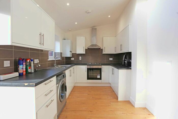 4 Bedroom End Of Terrace House To Rent In Sheppey Road, Becontree, Dagenham, RM9