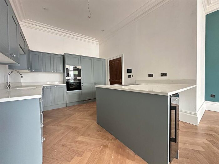 2 Bedroom Flat For Sale In Esplanade, Scarborough, YO11
