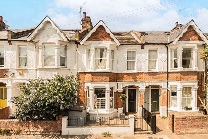 2 Bedroom Maisonette To Rent In Duntshill Road, Earlsfield, SW18