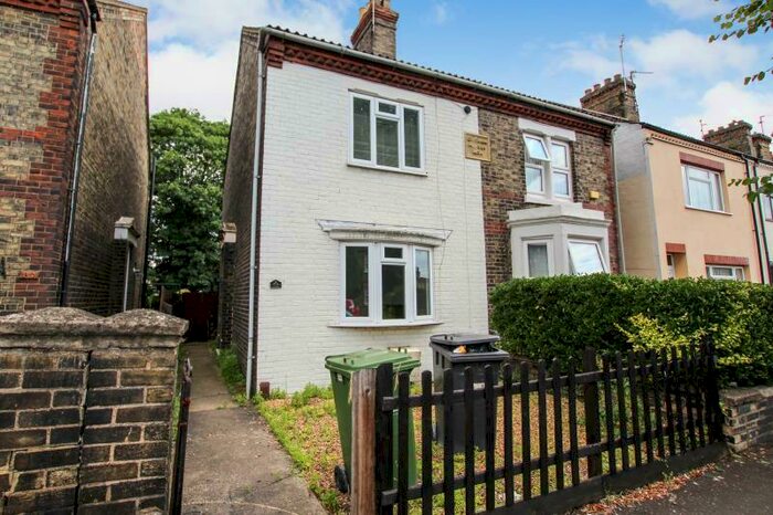 3 Bedroom Semi-Detached House To Rent In Lincoln Road, Peterborough, PE1