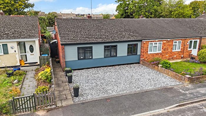 3 Bedroom Bungalow For Sale In Colwyn Close, Yateley, GU46