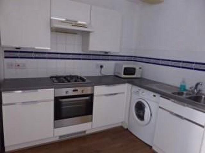 2 Bedroom Flat To Rent In The Mariners, Valetta Way, Rochester, ME1