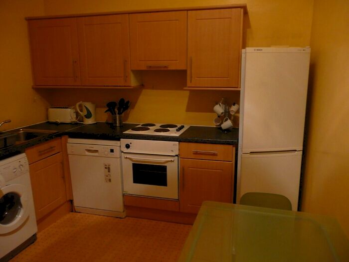 3 Bedroom Flat To Rent In Cadzow Place, Abbeyhill, Edinburgh, EH7