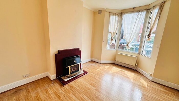 2 Bedroom Flat To Rent In Stanley Road, Harrow, HA2