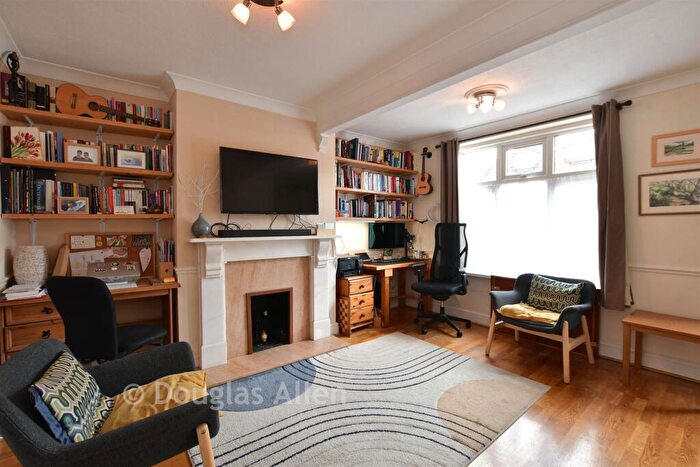 3 Bedroom Terraced House For Sale In Bluehouse Road, Chingford, E4