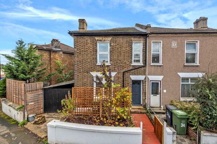 3 Bedroom Semi-Detached House To Rent In Knowles Hill Crescent London, SE13