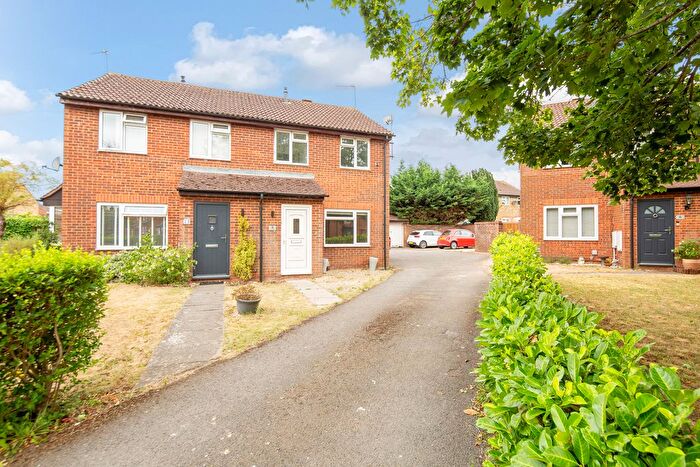 3 Bedroom Semi-detached House For Sale In Manston Close, Bicester, OX26