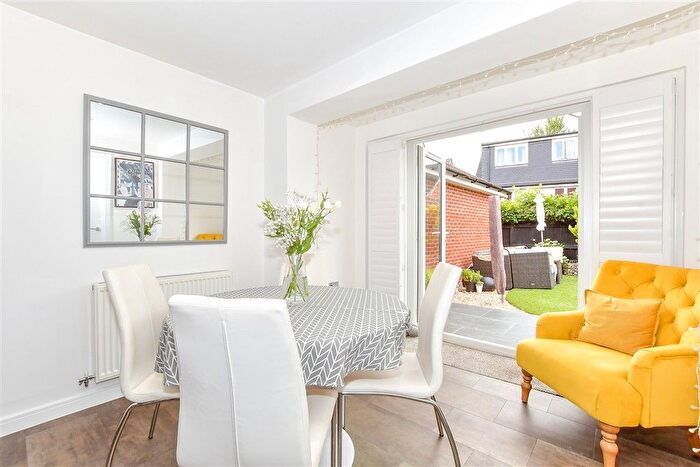 3 Bedroom Detached House For Sale In Vespasian Close, Westhampnett, Chichester, West Sussex, PO18