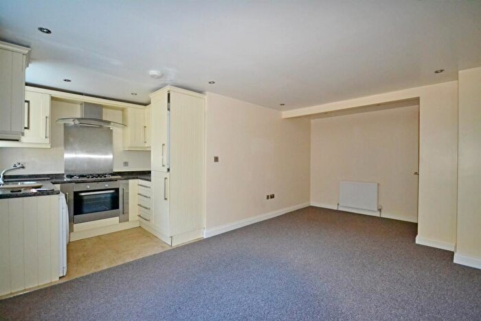 1 Bedroom Flat To Rent In Station Road, Netley Abbey, Southampton, SO31