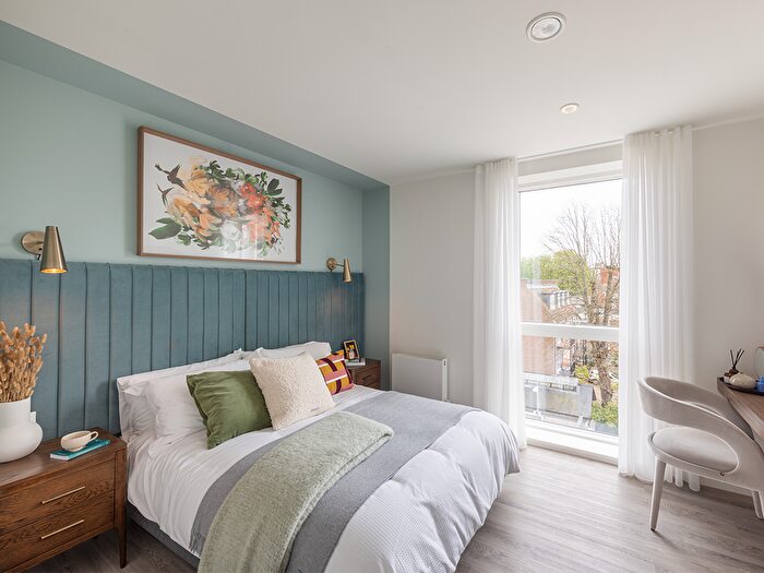 1 Bedroom Apartment For Sale In Station Approach, Woodside Park, London, N12