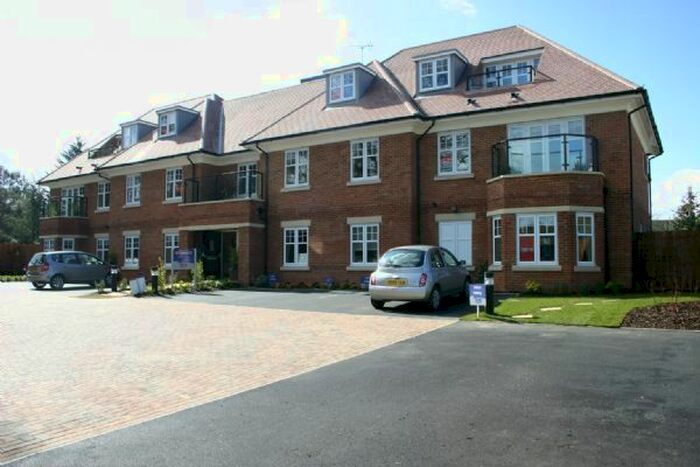 2 Bedroom Flat To Rent In Station Road, Beaconsfield HP9