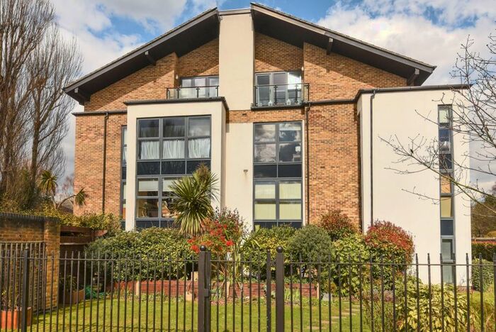 2 Bedroom Flat To Rent In Meadowcourt Road Blackheath, SE3