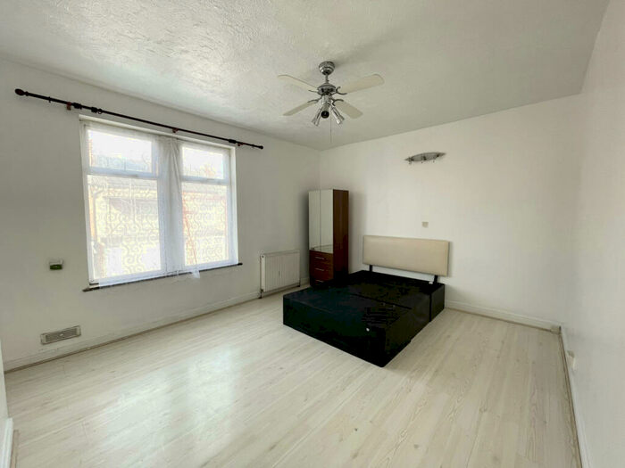 4 Bedroom Terraced House To Rent In Nowell Crescent, Leeds, West Yorkshire, LS9