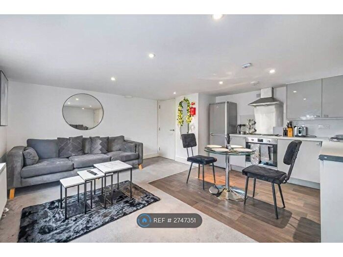 2 Bedroom Flat To Rent In Mapperley Road, Nottingham, NG3