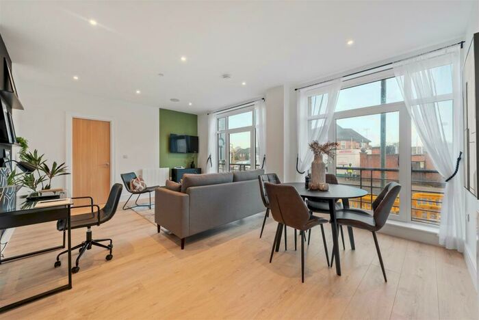 2 Bedroom Apartment To Rent In Pycroft Road, Chertsey, KT16