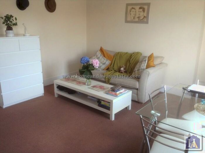 1 Bedroom Flat To Rent In Bellevue Road, Friern Barnet, N11