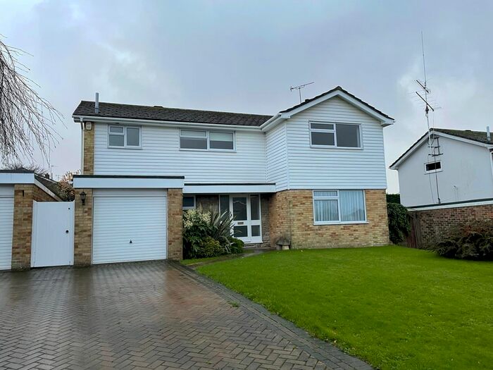 4 Bedroom Detached House To Rent In Denehurst Gardens, Hastings, TN35