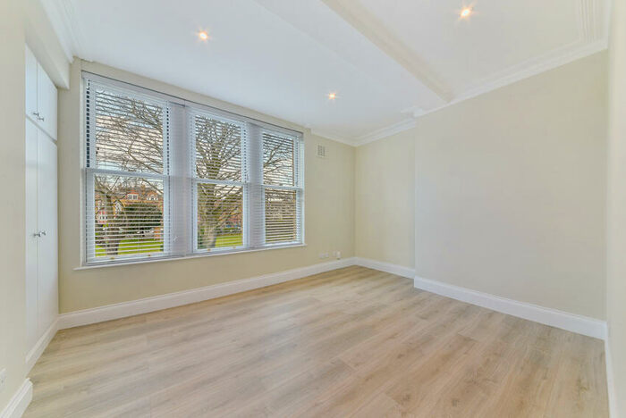2 Bedroom Apartment To Rent In The Gardens, East Dulwich London, SE22