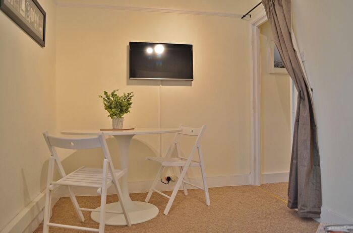 2 Bedroom Flat To Rent In Cross Street, Oxford, Oxfordshire, OX4